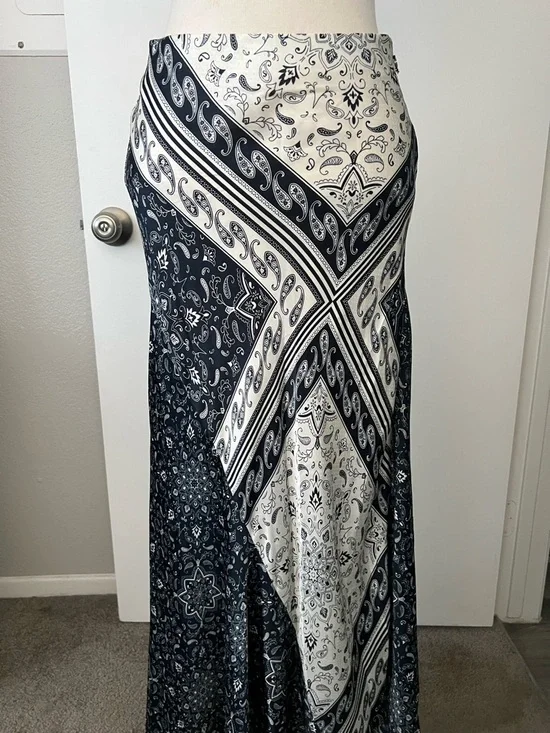 Guess Navy & White Paisley Print Maxi Skirt - Picture 2 of 7